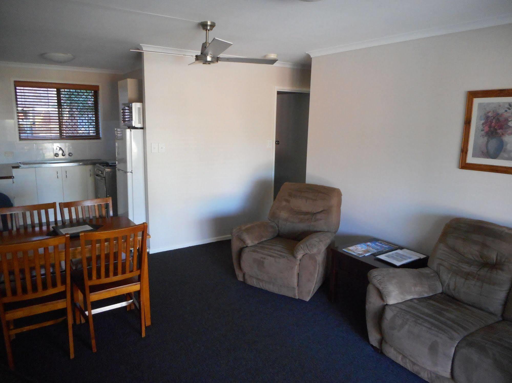 Hervey Bay Colonial Lodge Torquay Bagian luar foto