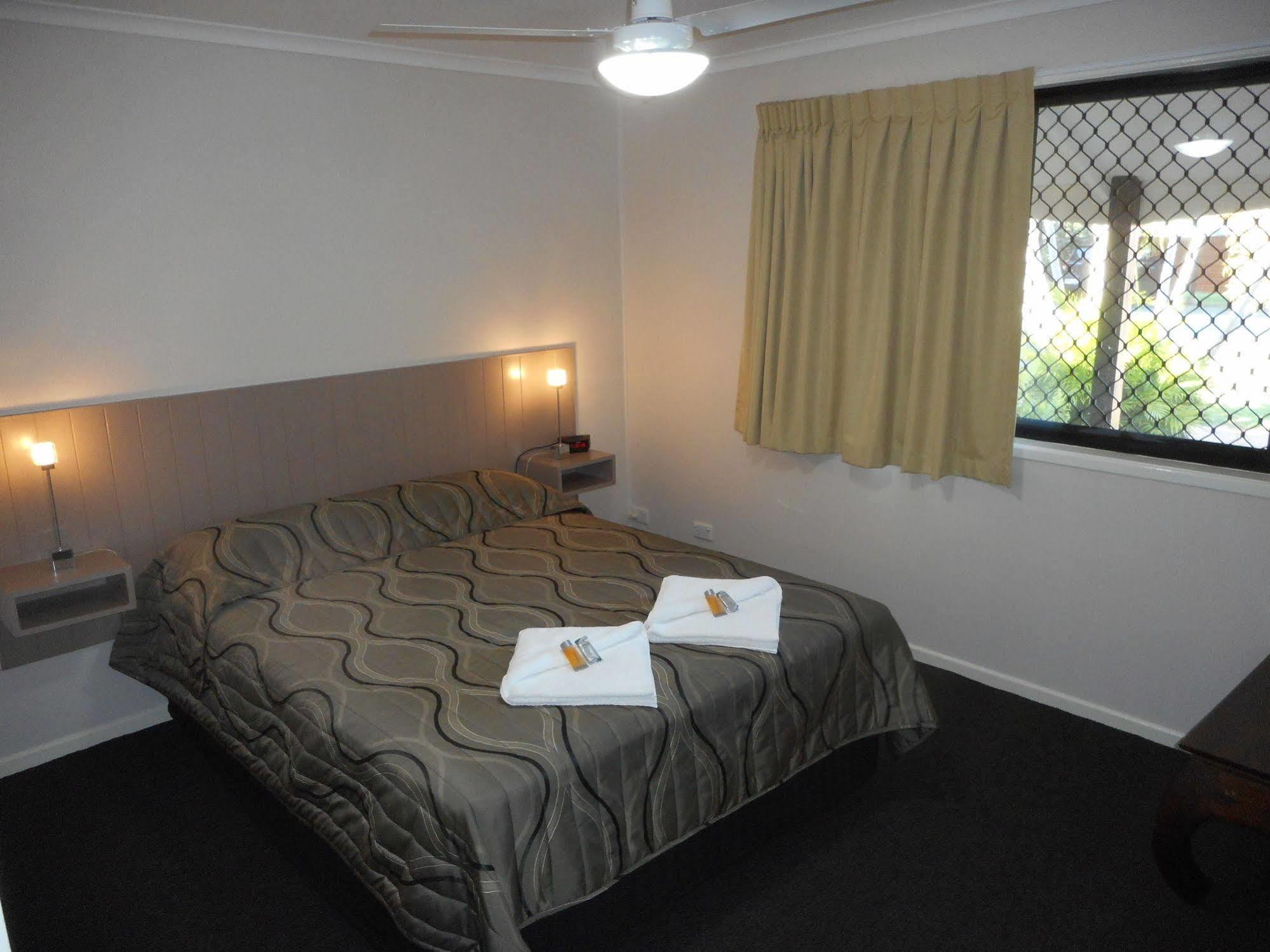 Hervey Bay Colonial Lodge Torquay Bagian luar foto