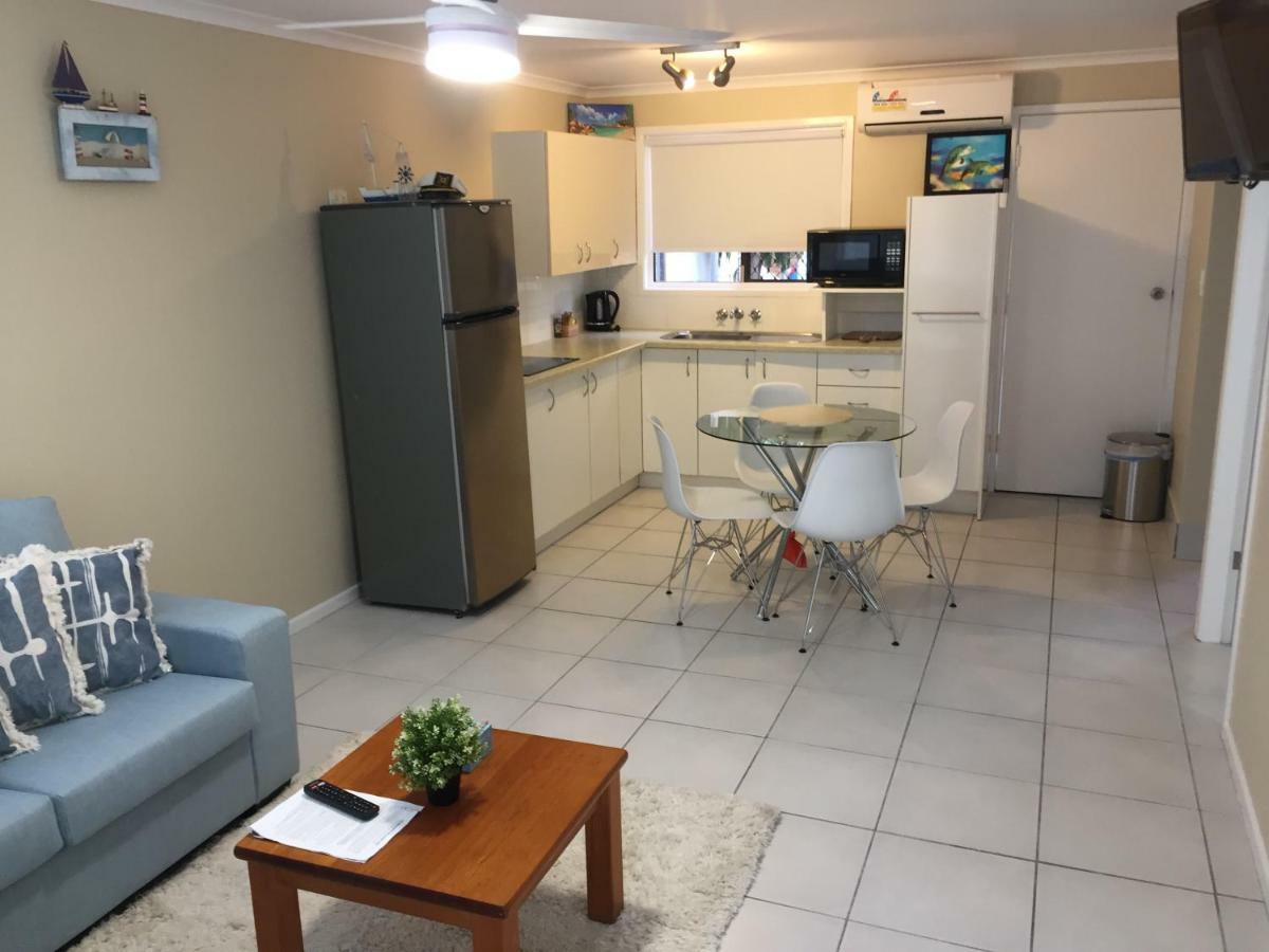 Hervey Bay Colonial Lodge Torquay Bagian luar foto